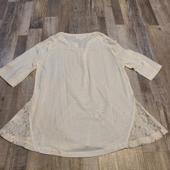 Peach love California white cream stripes with lace trim V-neck size medium - Picture 4 of 10